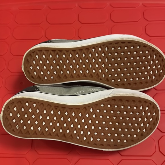 Vans - Picture 2 of 5